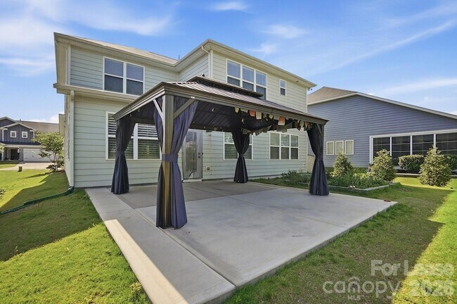 Building Photo - 6532 Wildbrook Dr
