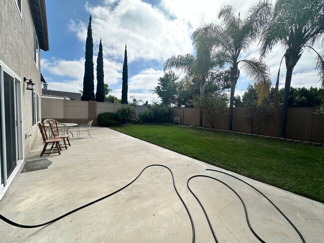 Building Photo - A stunning 4-bedroom haven, fully renovate...