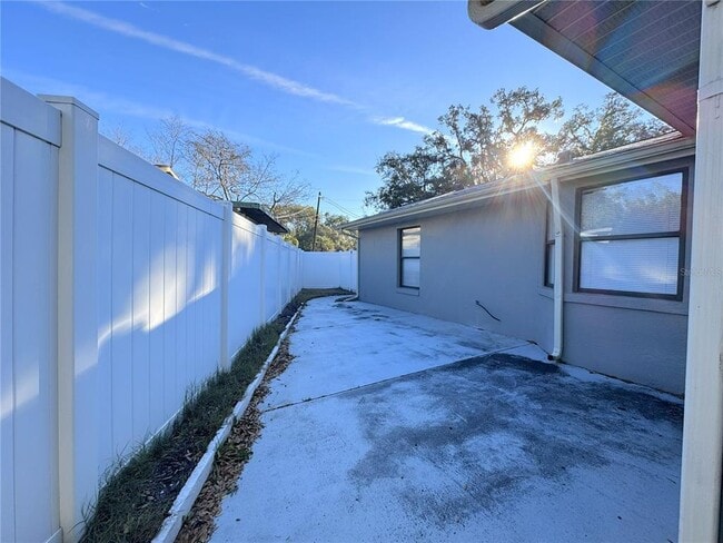 Building Photo - 1514 Poe St