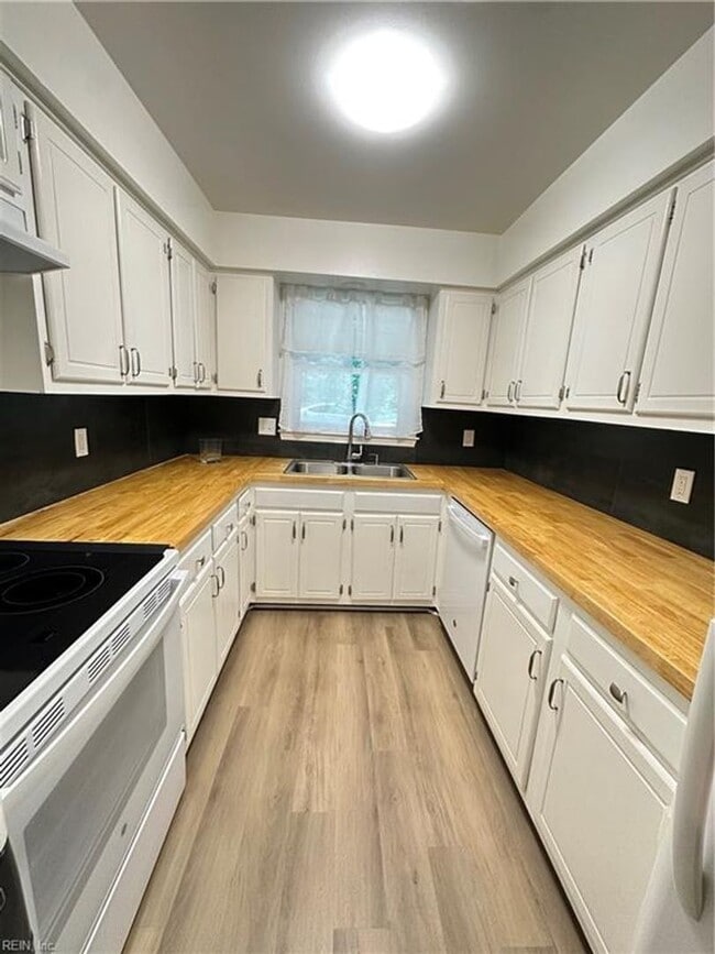 Building Photo - 2 Bedroom 2 Bath Condo