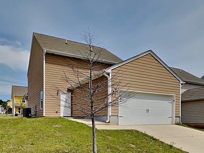 Building Photo - One Month FREE Move-in Special!