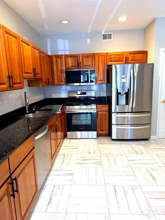 Building Photo - 185 Sunshine Dr
