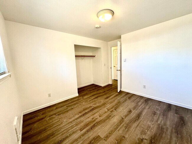 Building Photo - Cozy & Clean 3BR Home in North Tacoma
