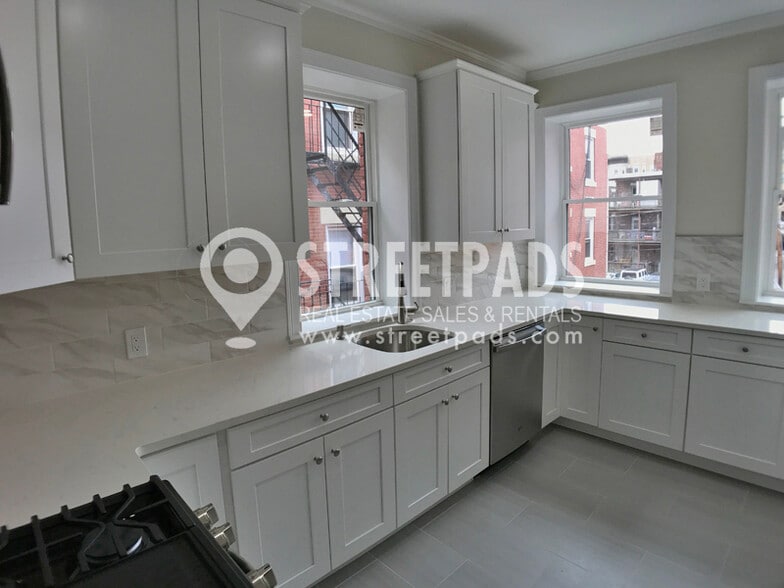 Building Photo - 201 Harvard Ave