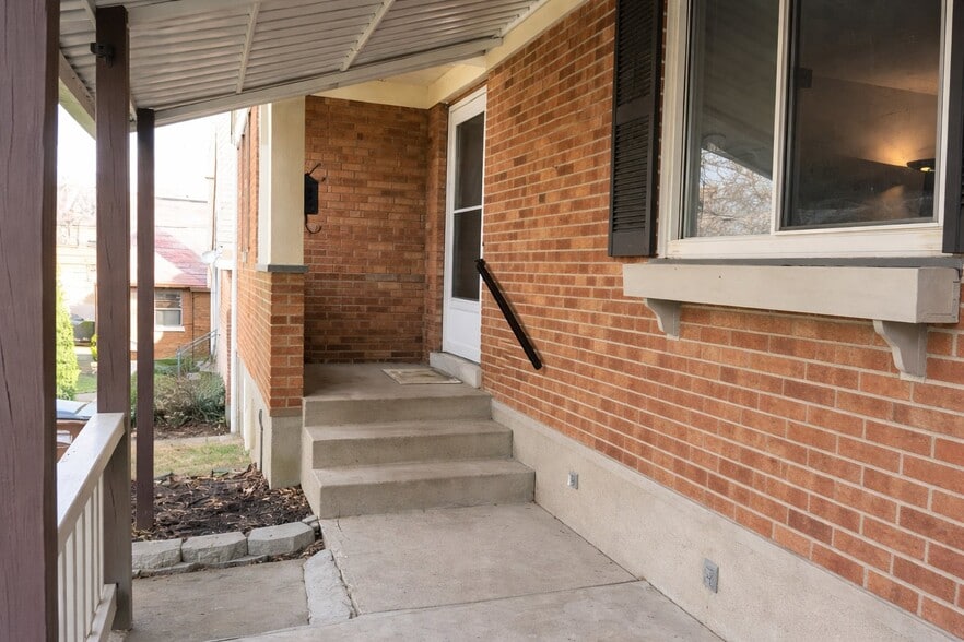 Building Photo - 5517 Surrey Ave