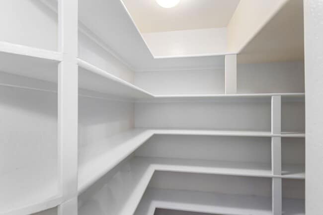 Building Photo - Beautiful Townhome in the Gated Stonecliffe Community – Foothills Living!