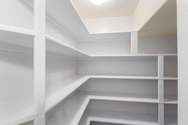 Building Photo - PRICE REDUCED & Move-In Ready!