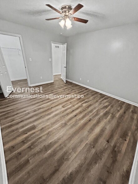 Building Photo - 301 Quail Hollow Dr