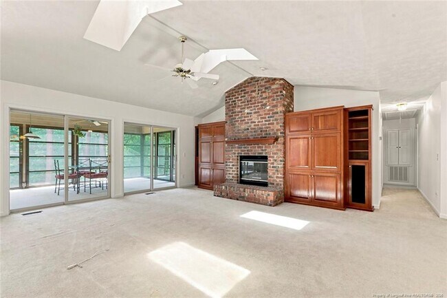 Building Photo - 709 Essex Ct