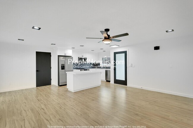 Building Photo - Newly Updated 3 Bedroom Aloha Home - Huge Yard!