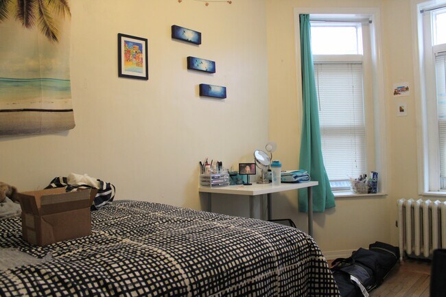 Building Photo - 465 Park Dr