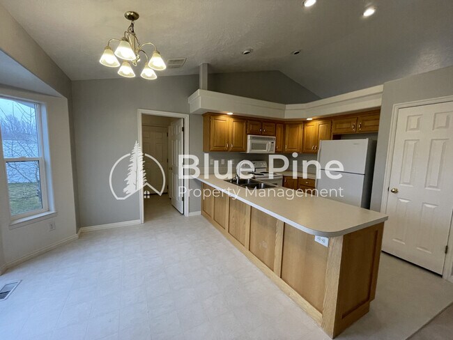 Building Photo - 3863 Ridgeview Cir