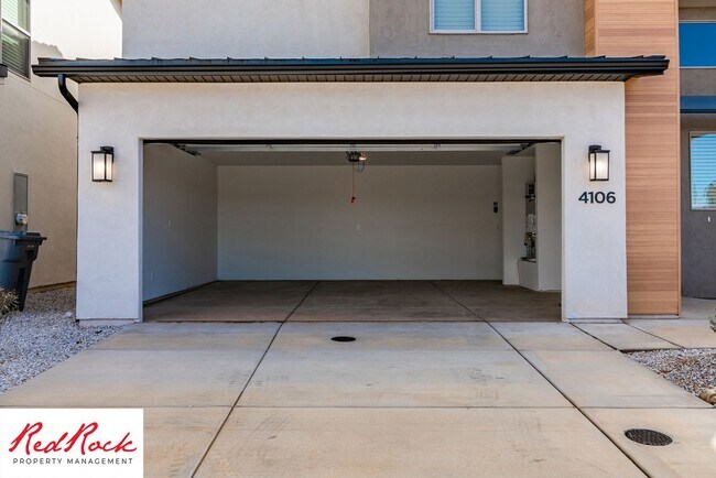 Building Photo - Innovative Design! 4 Bedroom Home in the Beautiful Desert Playa Community