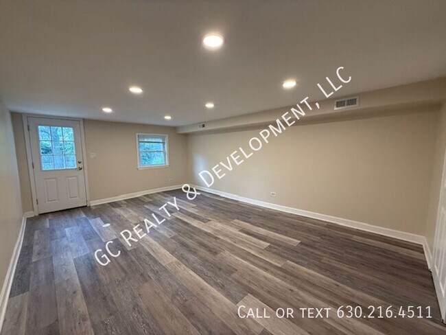 Building Photo - 318 S Hale St
