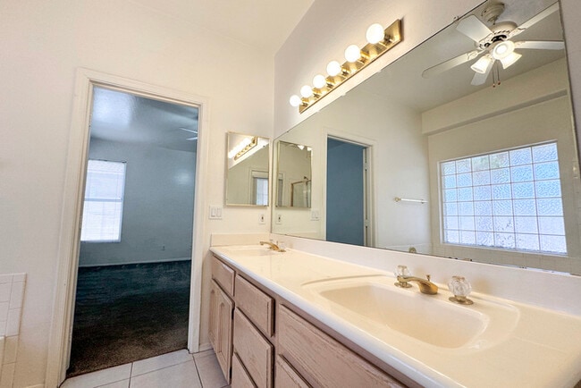 Building Photo - 3Bed/2Bath House at 63rd/Northern Ave! $19...