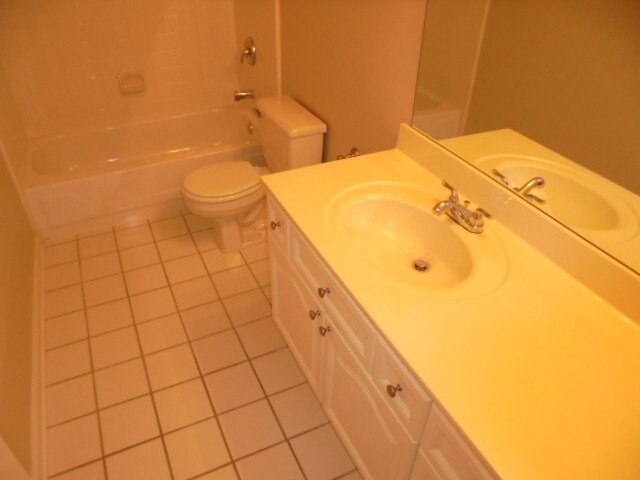 Building Photo - 2400 Catamaran Court