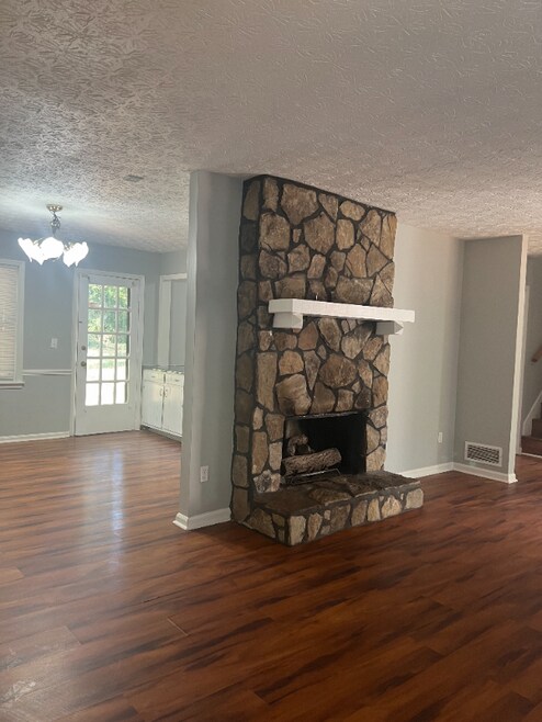 Building Photo - 1675 Oak Ridge Way NW