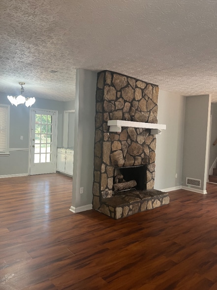 Primary Photo - 1675 Oak Ridge Way NW
