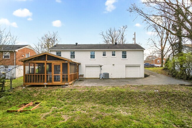 Building Photo - 340 Binkley Dr