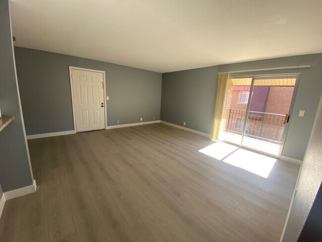 Building Photo - 5141 River Glen Dr