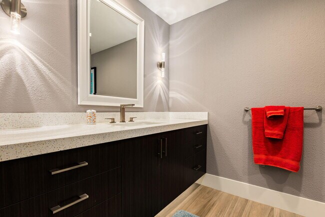 Building Photo - 77 Colgate Dr