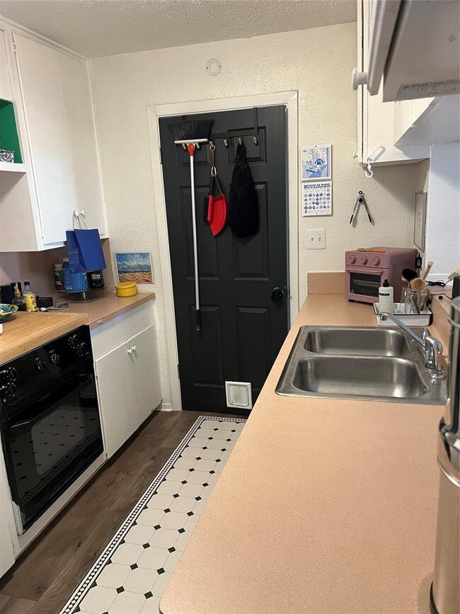 Building Photo - 5112 Martin Ave