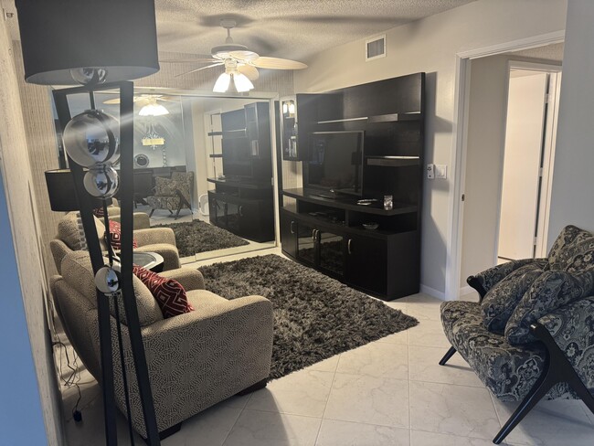 Building Photo - 14111 Royal Vista Dr