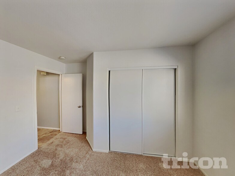 Building Photo - 2030 Maui Surf Ave