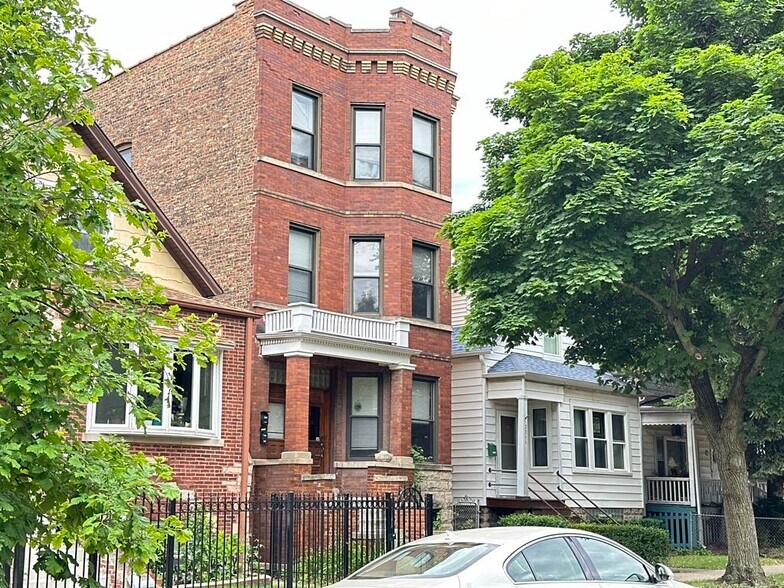 Primary Photo - 3315 N Albany Ave