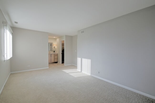 Building Photo - 741 Acorn Ct