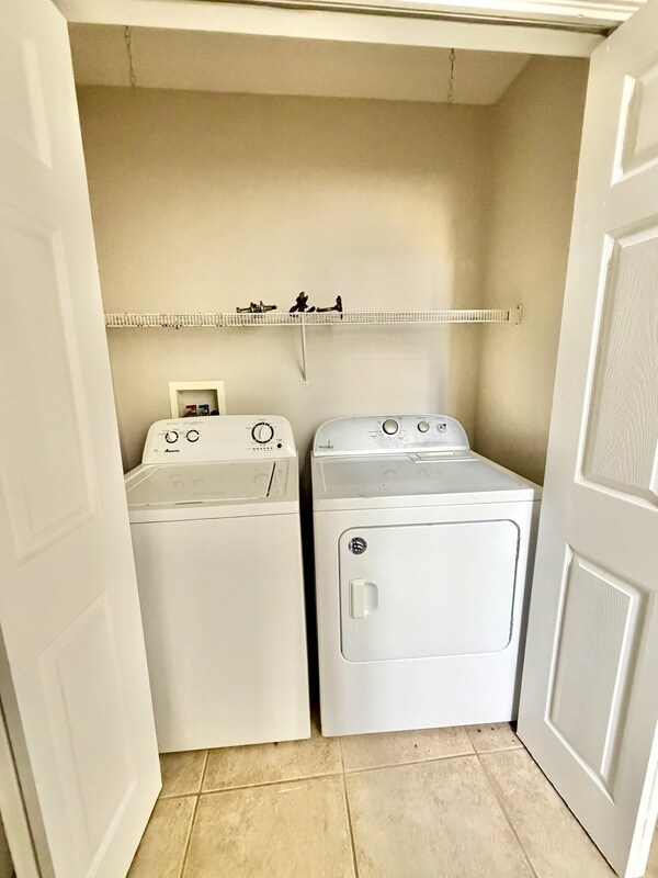 Building Photo - 81 Lake Front Dr