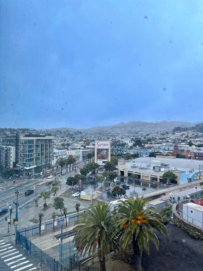 Building Photo - Luxury Urband Living - Top Level Linea Condo with 2 Bed / 2 Bath