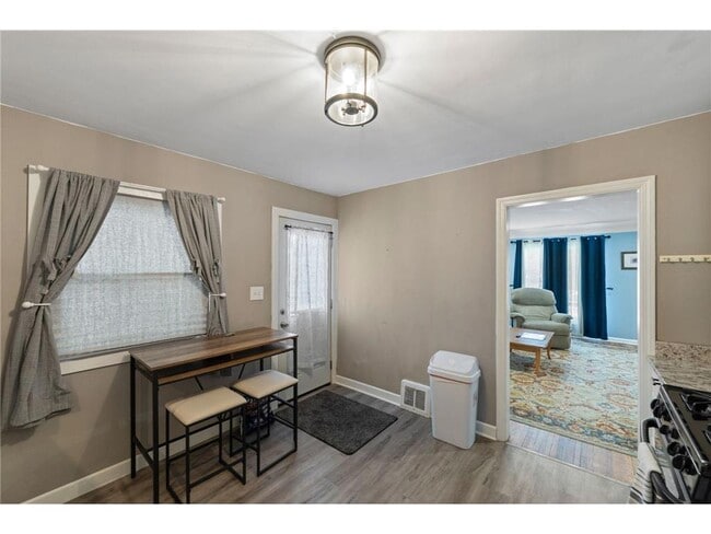 Building Photo - 4042 Lake Rd Ave