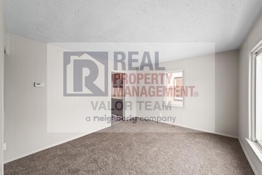 Building Photo - CMHA Ready - Newly Renovated 4bd/1 bath Co...