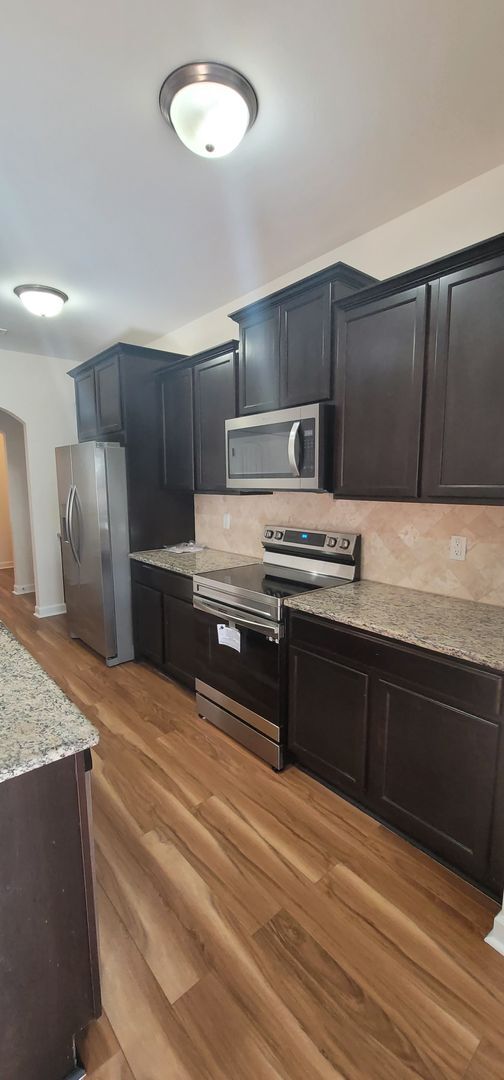 Building Photo - Immaculate 4 Bedroom, 3.5 Bath Home Located in Established Neighborhood. Minutes from Fort Bragg!