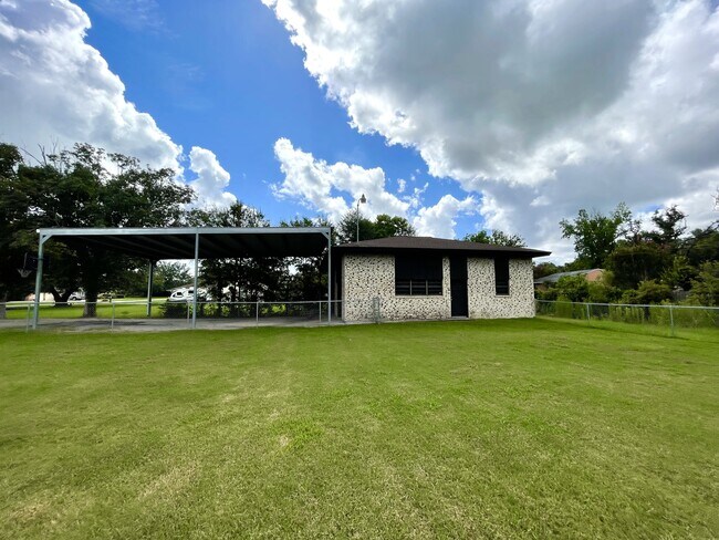 Building Photo - 1365 Wisteria St