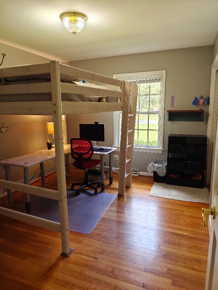 Building Photo - 120 Ferncliff Dr