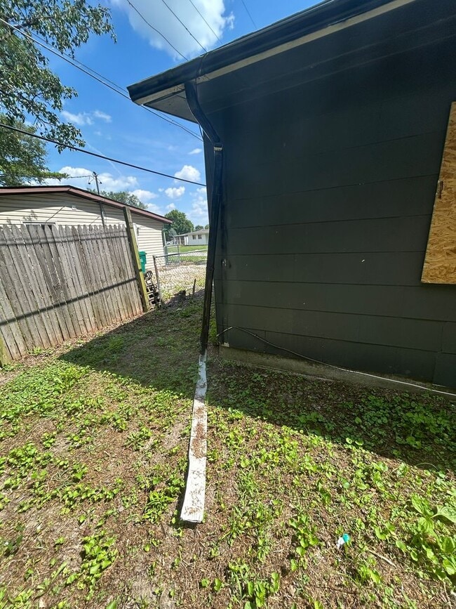 Building Photo - LIMITED TIME**NO APPLICATION FEE**1/2 OFF DEPOSIT**