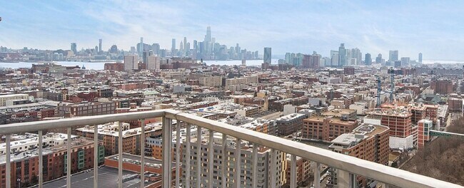 NYC and Hudson River View - 100 Manhattan Ave