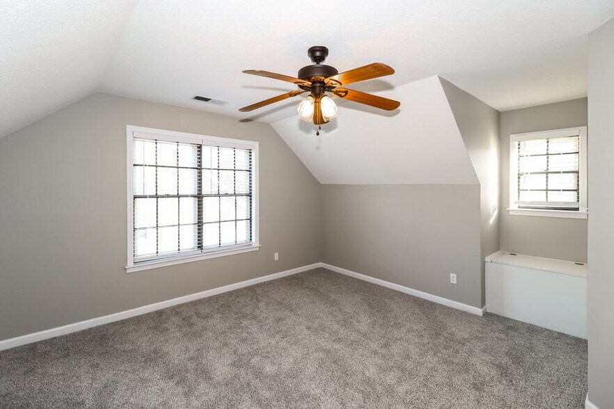 Building Photo - 6070 Halstead St