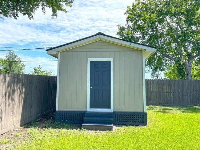 Building Photo - 3242 Dalmatian Dr