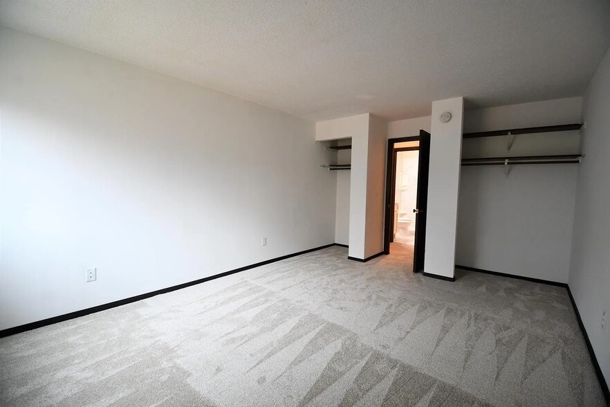 Bedroom - 2930 Blaisdell Ave