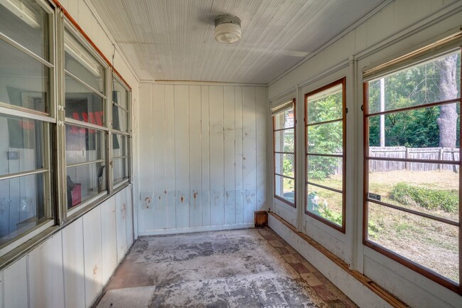 Building Photo - 2920 Highwoods Dr E