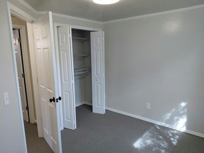 Building Photo - 520 E 300 S