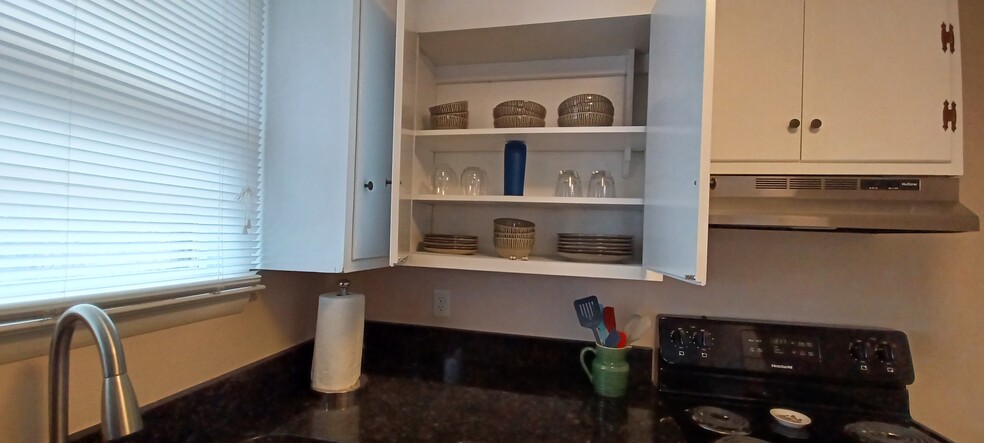 Fully stocked kitchen - 402 13th ST NE