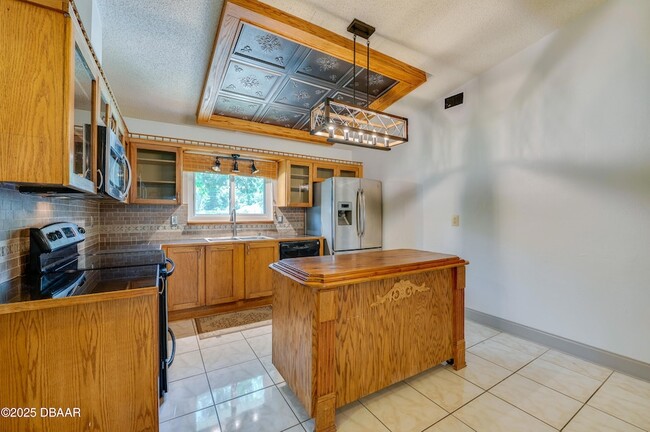 Building Photo - 1045 Amber Cir