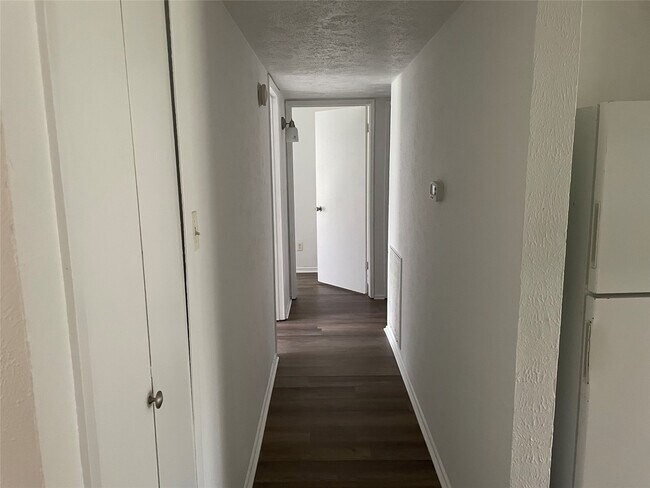 Building Photo - 17615 Red Wolf Ct