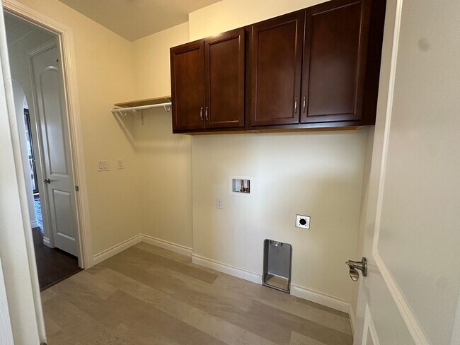 Building Photo - 6045 Griffin Dr