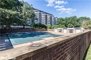 Building Photo - Renovated 1BR, 1BA + Garage Space. 2 Block...