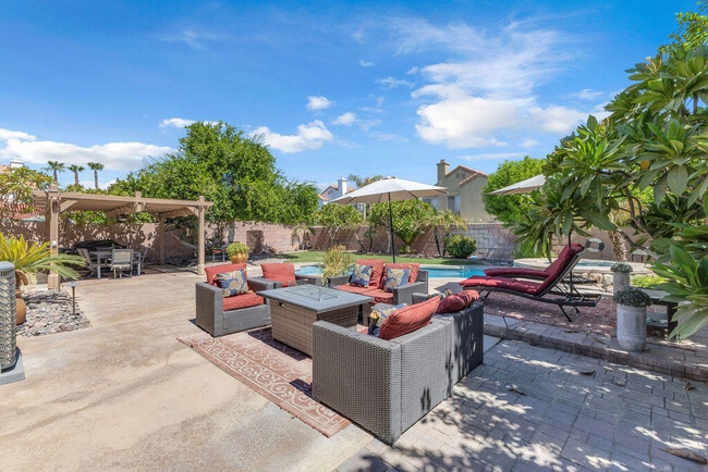 Building Photo - 44310 Villeta Dr